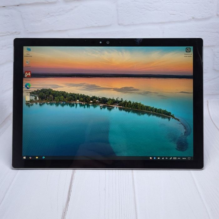 Продам ноутбук Microsoft  Surface Pro 4 1724 | i5-6300U | SSD М2 128 | LPDDR3 4gb