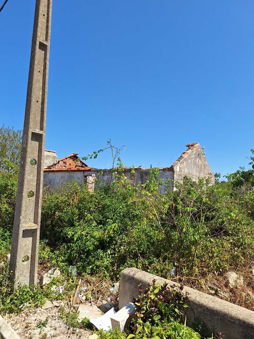 Terreno com Ruína e Projeto: Vista Serra de Sintra (Sacotes)