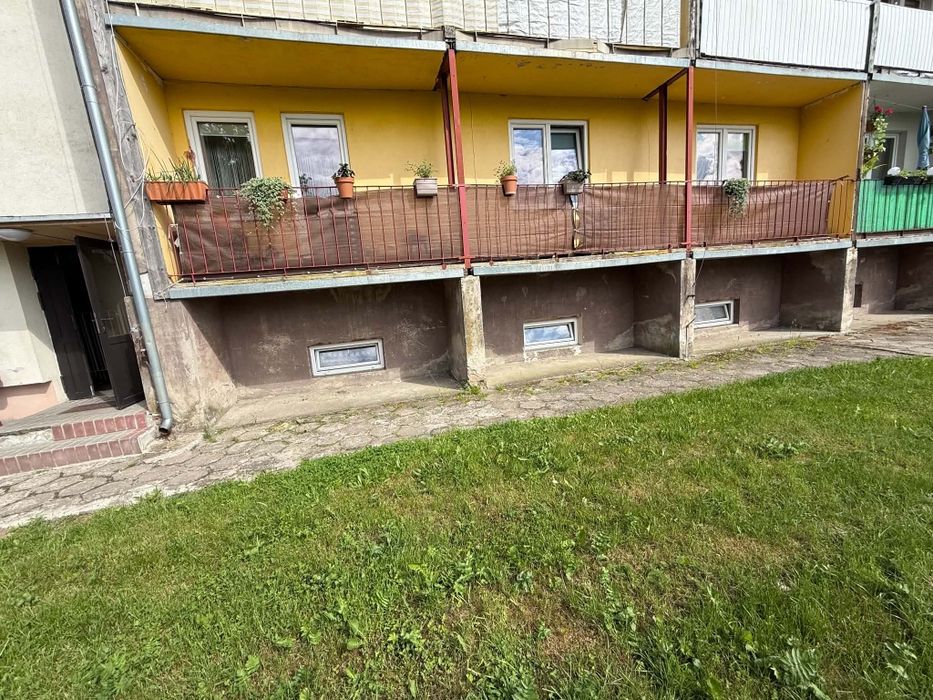 Mieszkanie 2 pokoje+kuchnia + łazienka+piwnica na parterze