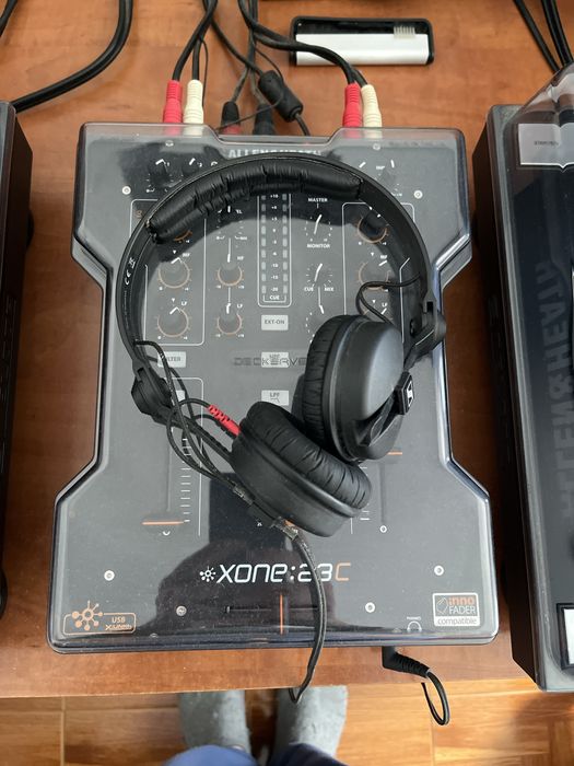 Reloop RP 7000 MKII, Allen & Heath Xone 23C, Sennheiser HD-25, Ortofon Concorde Club MKII System, Native Instruments Audio 8 Sound Card