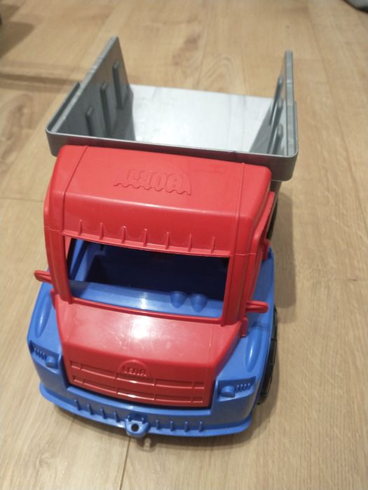 Auto ciężarówka Lena