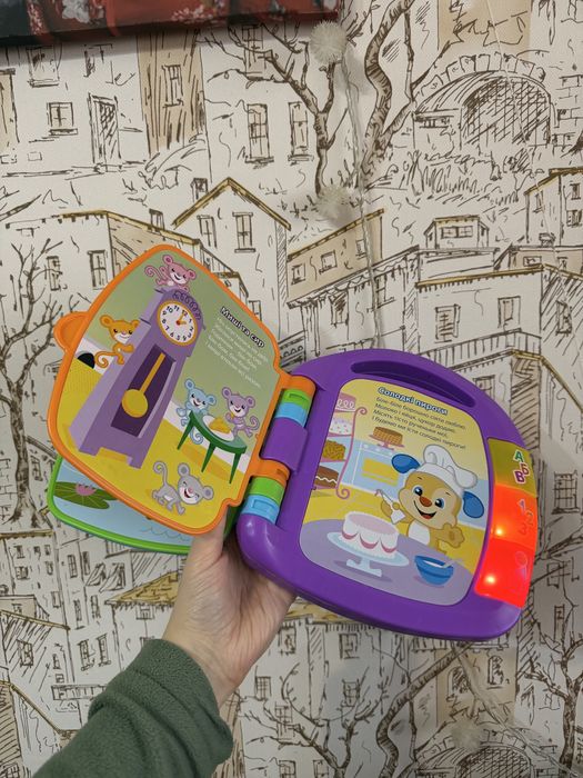 Книжечка з віршиками від fisherprice