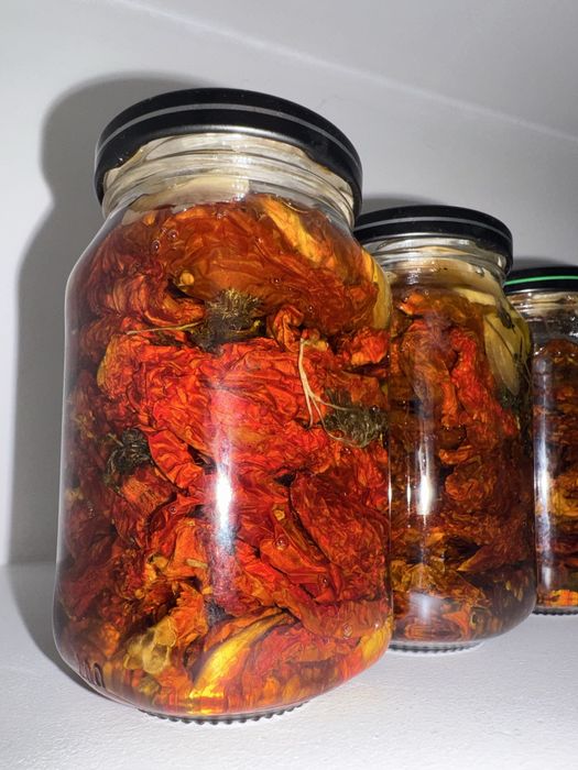 Вʼялені томати в олії