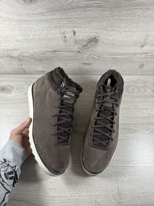 Adidas утеплені кросівки 45 розмір