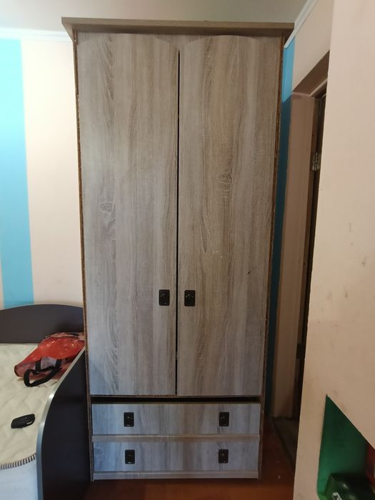 Компактна шафа для одягу