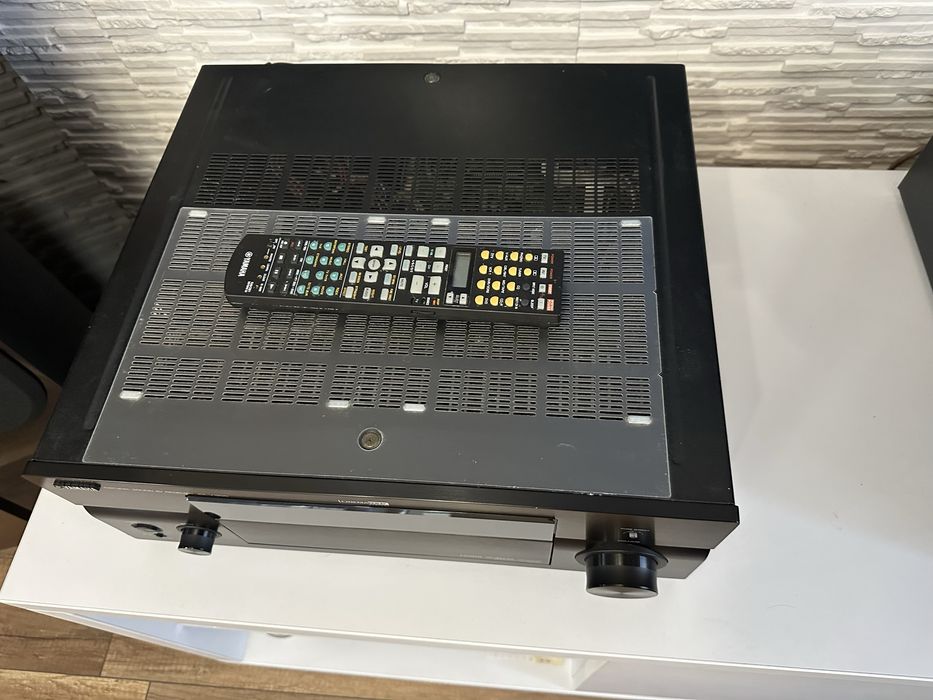 Amplituner Yamaha RX-V1900