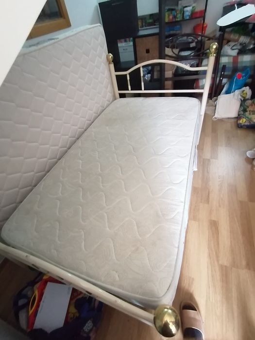 Cama ferro em branco