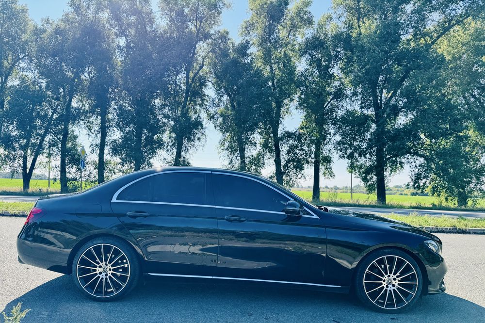 Mercedes-Benz E220D W213 Avantgarde 2019 рік