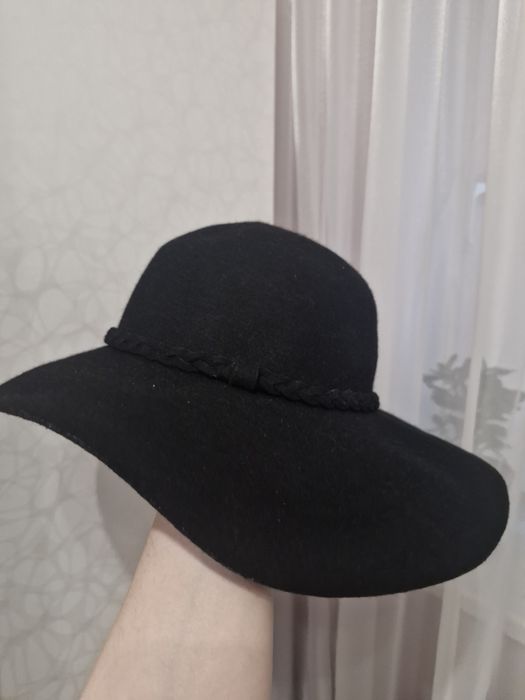 Елегантний капелюх