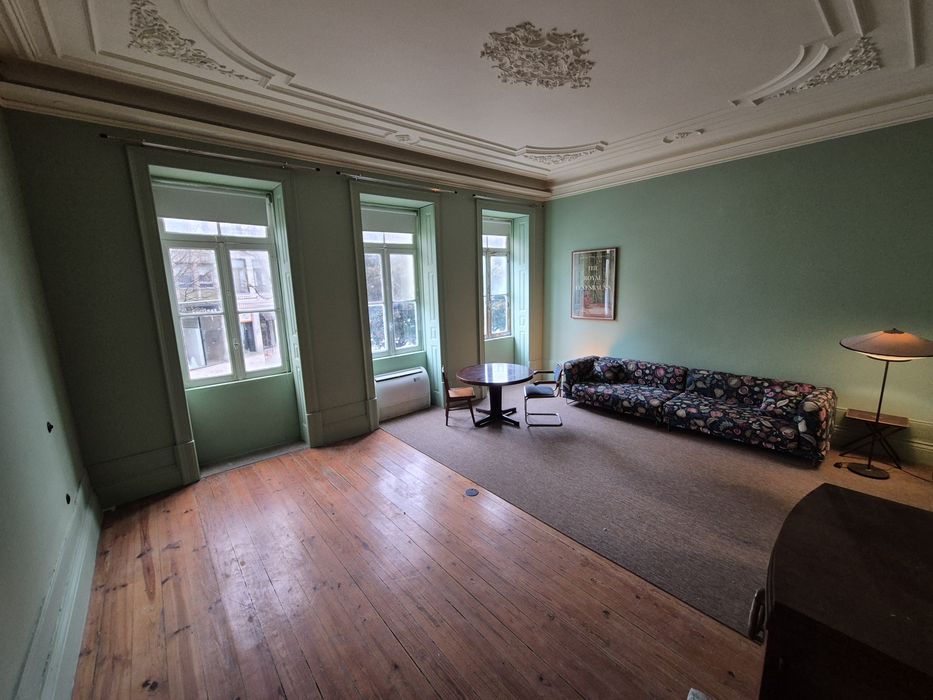 Sala ampla no centro do Porto