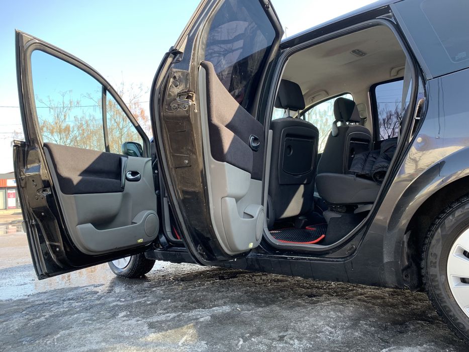 Renault Grand Scenic в рідній фарбі