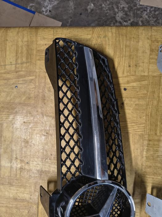 Grill przód Mercedes Benz CLS w219 Atrapa Zderzak Przedlift Wysyłka