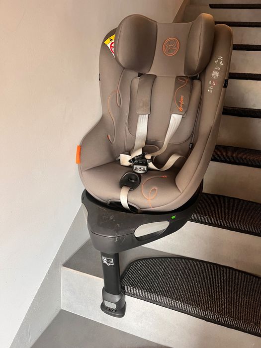 Fotelik samochodowy i baza obrotowa Cybex Sirona Gi
