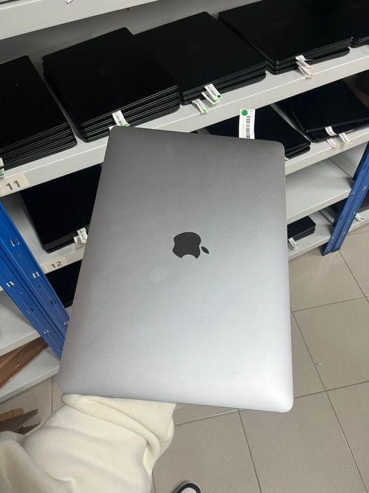 Apple MacBook Pro A1706 Space Grey 2016 i5 Ghz 13.3'' Retina  8GB Ram