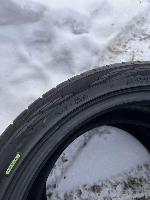 Літня резина nokian 235.40 18 в гарному стані