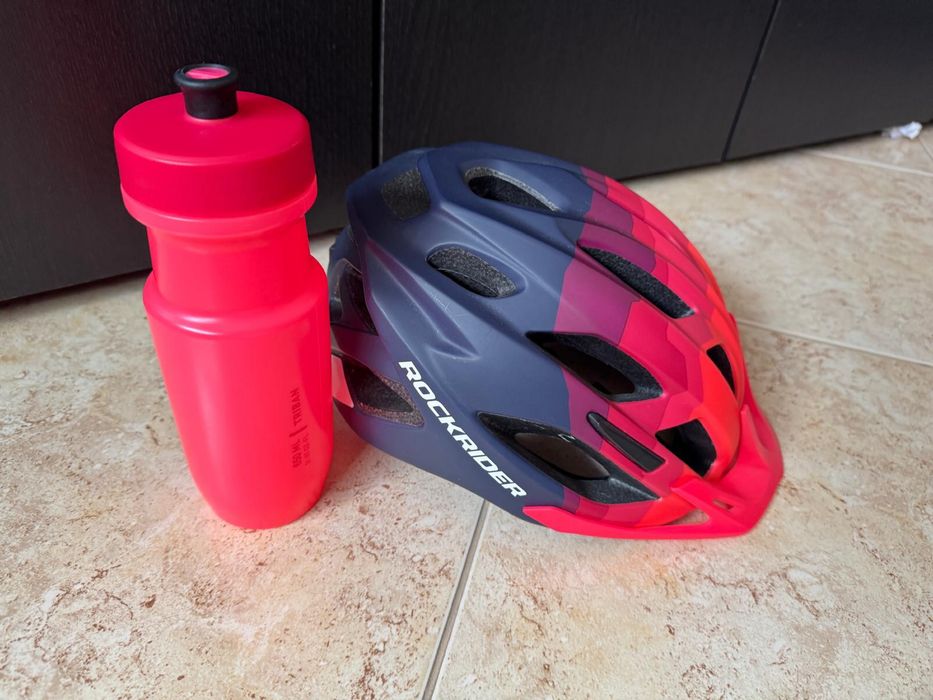 Capacete BTT e garrafa nova