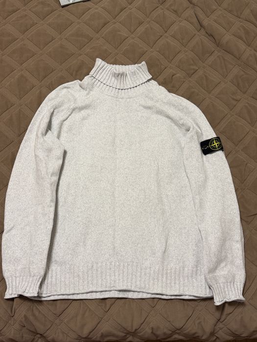 Stone Island — оригінальний светр-гольф