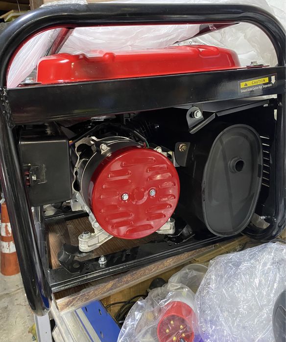 Генератор бензиновий трифазний 4,5-1,5 ватт, 380/220 вольт, новий