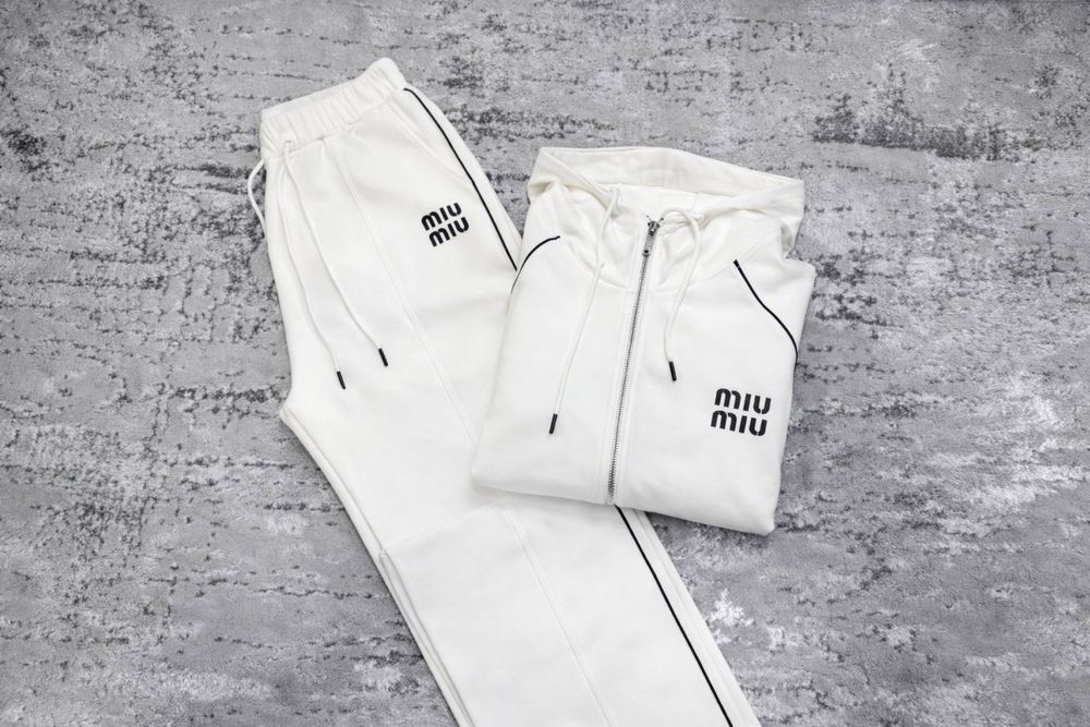 Жіночий костюм  miu miu