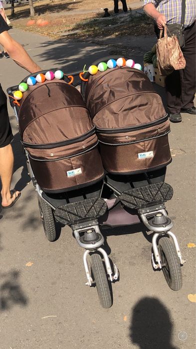 Коляска для дійнят/близнят