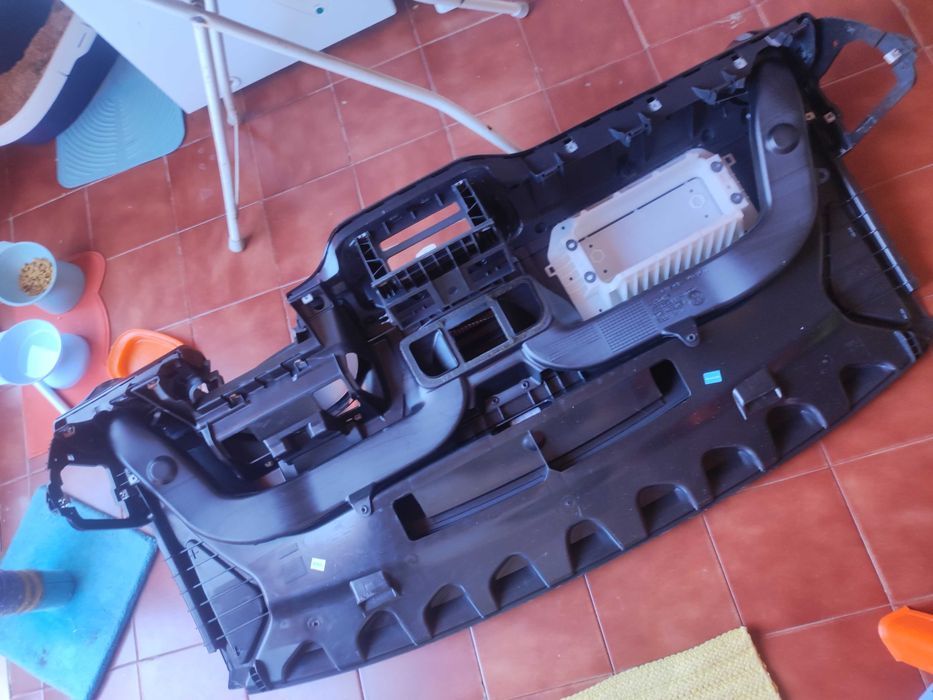 Banco Suzuki GSXR 1100 60€/kit emergençia 25€/ Tablier VW UP 200€