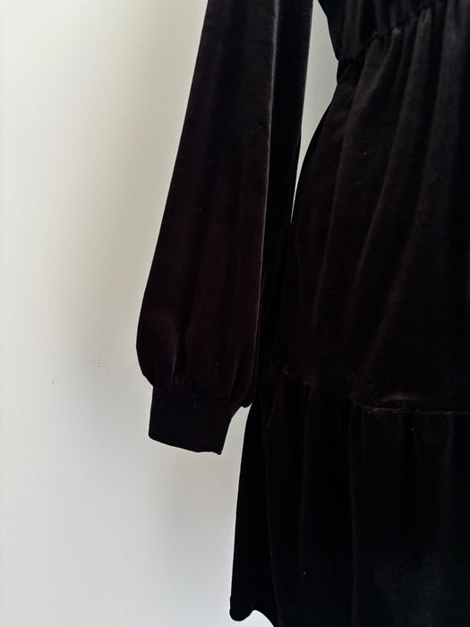 Sukienka welurowa czarna rozkloszowana aksamitna wieczorowa