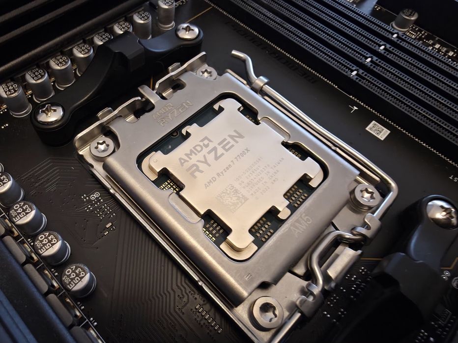 AMD Ryzen 7 7700X + MSI MAG X670E Tomahawk WiFi (Com Garantia)