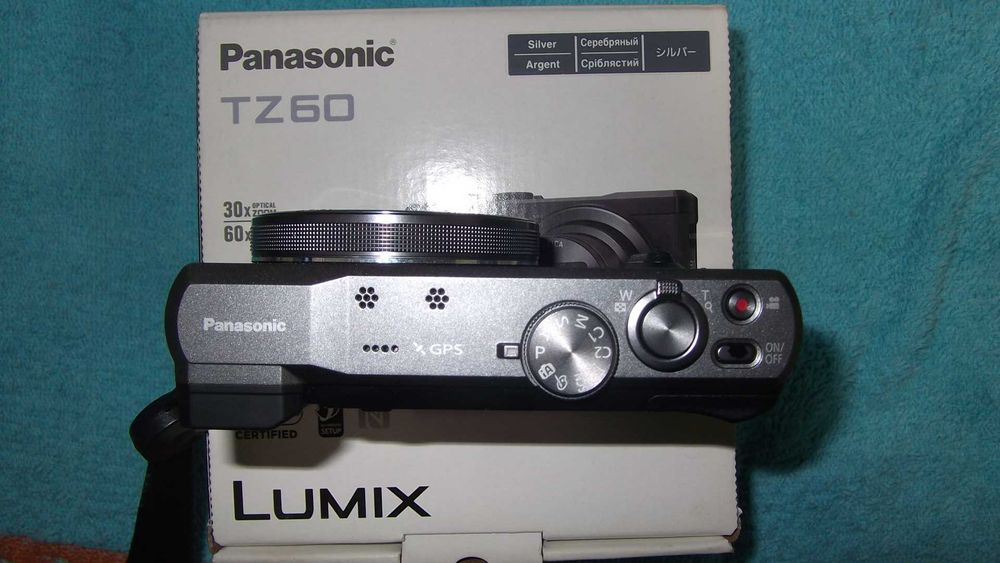 Camera compacta super zoom