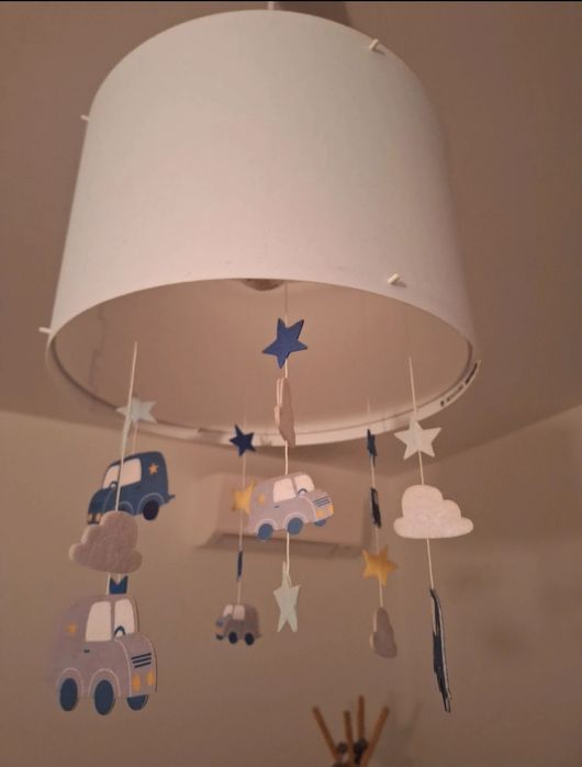 Candeeiro de tecto para quarto de criança