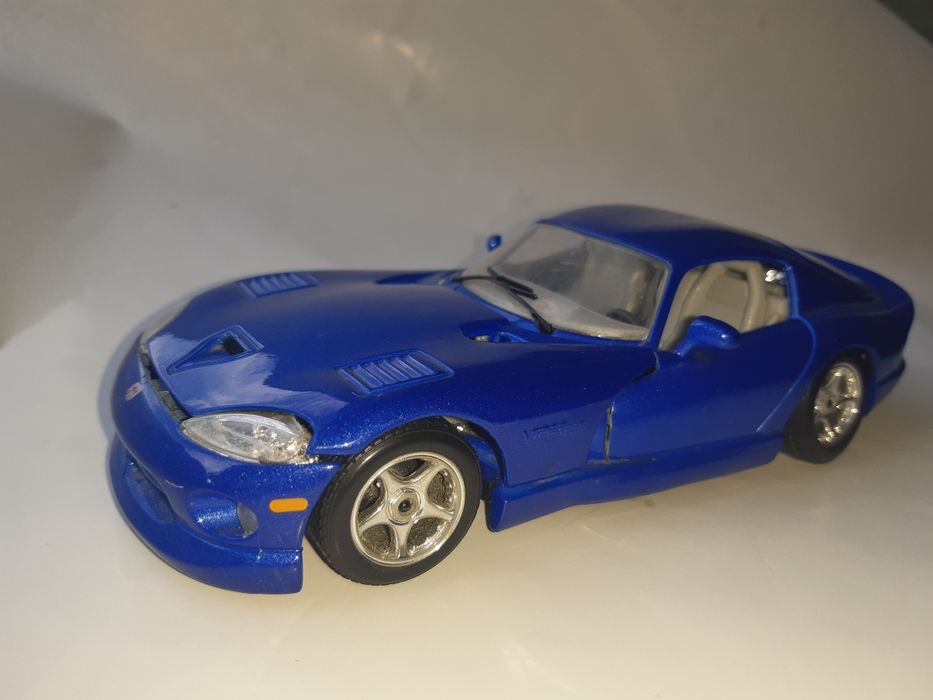Автомодель Bburago (1:24) Dodge Viper GTS Coupe