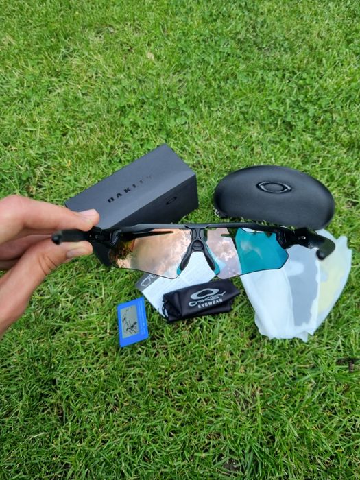 Сонячні окуляри oakley radar ev polarized + змінні лінзи, великий комплект (gorpcore)