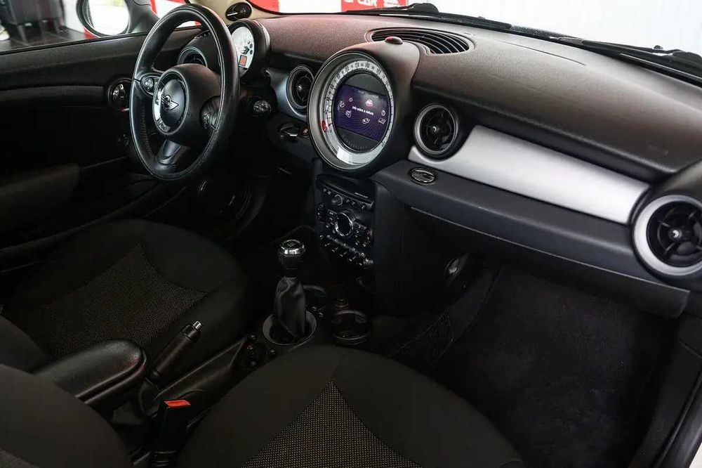 Mini Cooper D (motor BMW) – Excelente estado