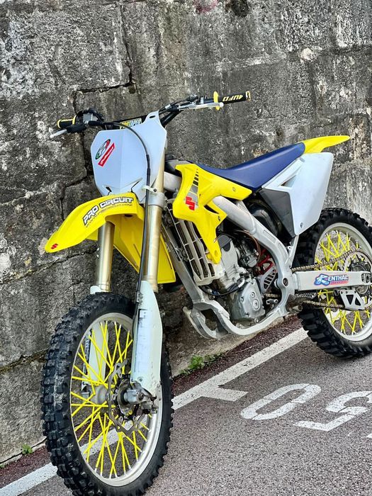 Vende-se motocross susuki rmz 250