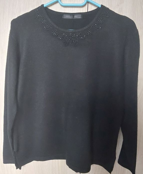 Swetr sweter z ozdobnymi koralikami czarny L/XL
