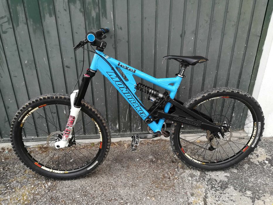 Bicicleta Downhill Mondraker Level