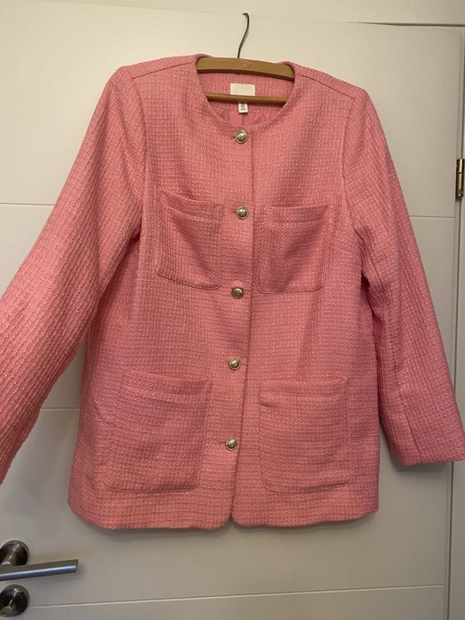 Różowy długi żakiet ze złotymi guzikami chanelka H&M