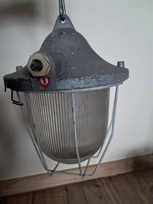 Lampa przemysłowa loft, czasy  PRL-U . POLAM - GDAŃSK, FSM