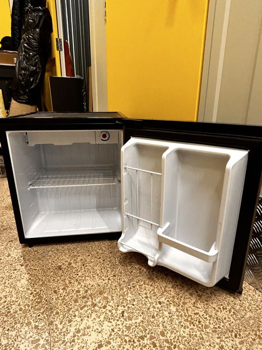 Frigobar pouco usado