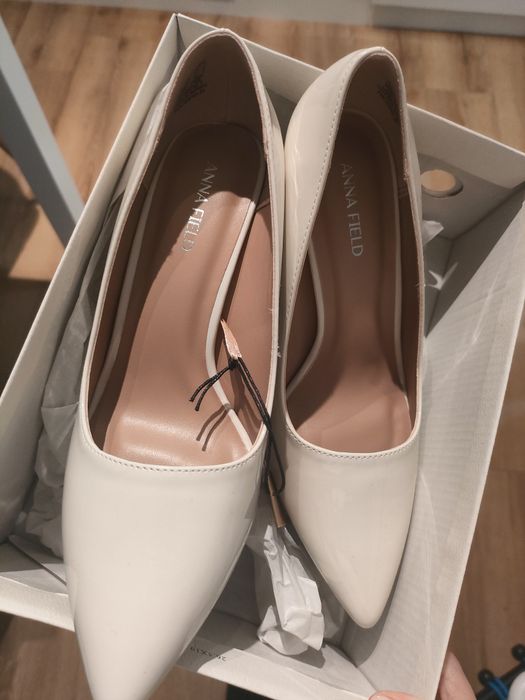 Nowe buty 37 off-white, ślubne na obcasie