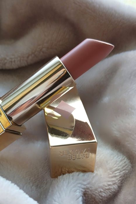 Помада Estee Lauder