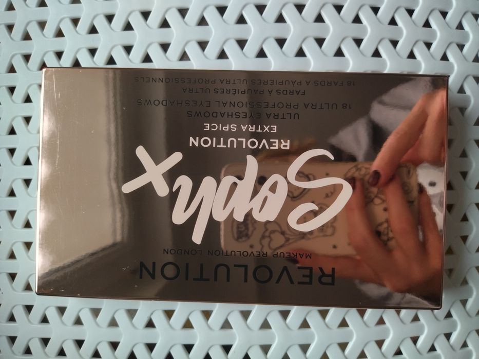 Paleta cieni Revolution SophX + gratis Gigi Hadid