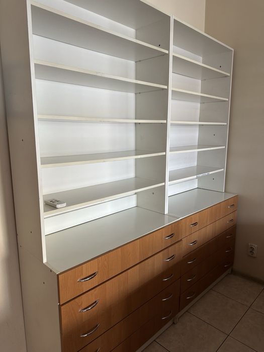 Продаються стелажі до аптеки, магазину