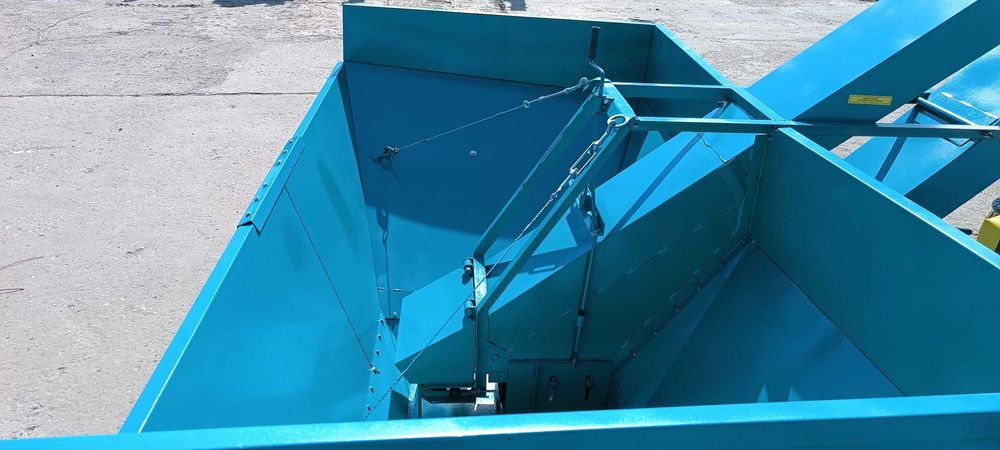 Зернометач самопересувний ЗМБ-120У «Булава», завантаження зерновозів