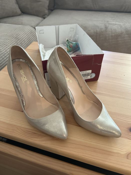 Zlote buty na slupku 38