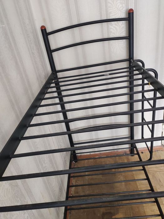 двоповерхове ліжко