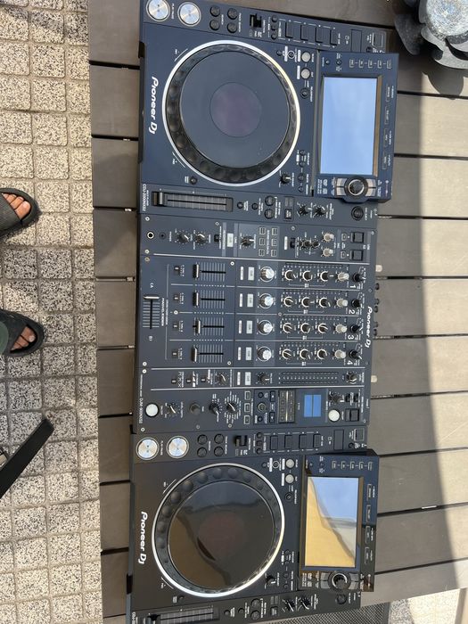 2 Platinas Pioneer CDJ 2000 NXS2 e 1 Mesa DJM 900 NXS 2Nexus