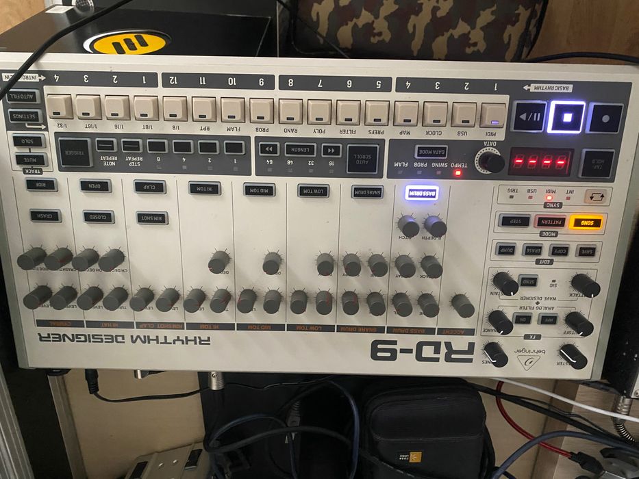 Drumbox Behringer RD-9