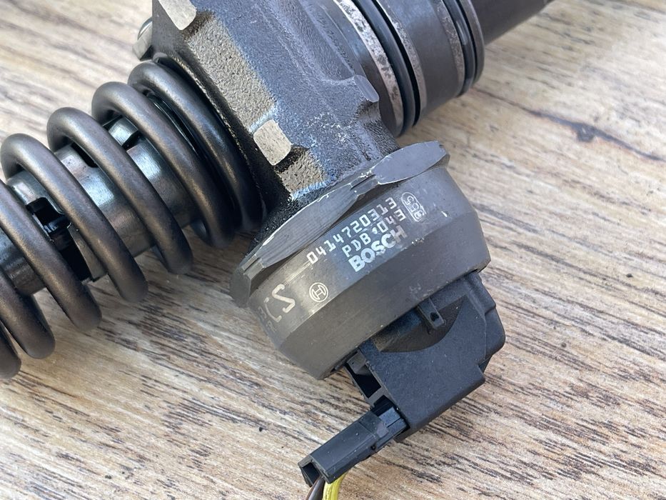 Насос форсунка 1.9 tdi bls VW Passat B6 VW Golf 5 VW Caddy 038130073BN