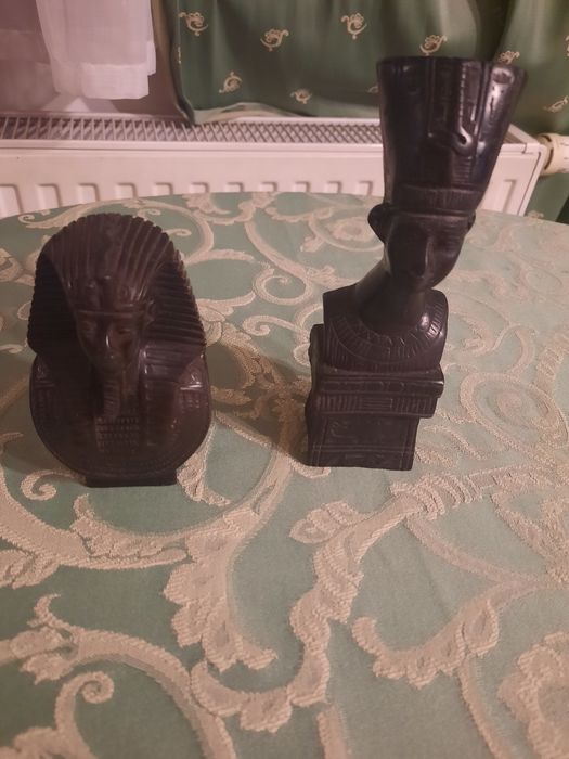 Egipskie figurki  alabastrowe. Nefretete i Tutenchamona