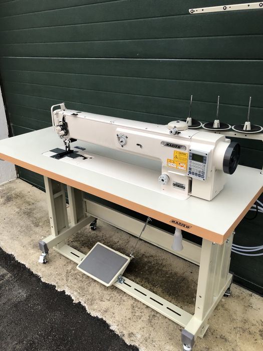 Máquina de costura industrial triplo arrasto braço longo